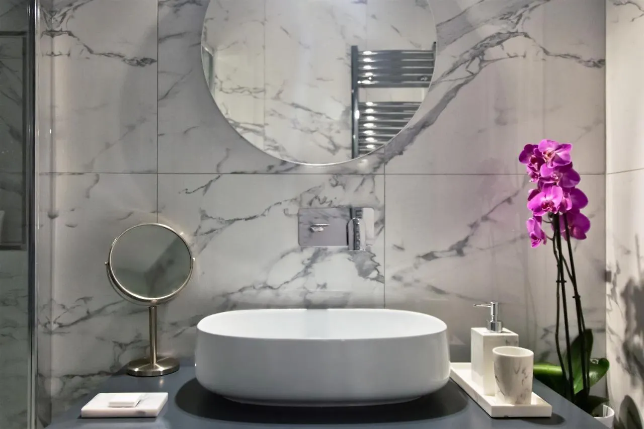 Fellini Design Suites Roma 2*,