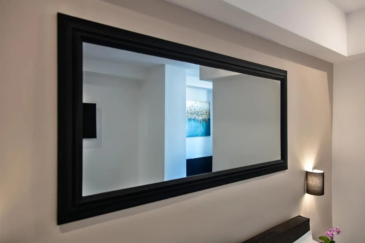 Fellini Design Suites Rome 2*,